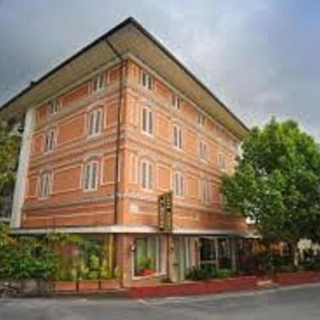 Hotel Casa Rossa Монтекатини Терме Екстериор снимка