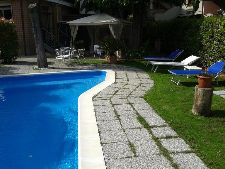 Hotel Casa Rossa Монтекатини Терме Екстериор снимка