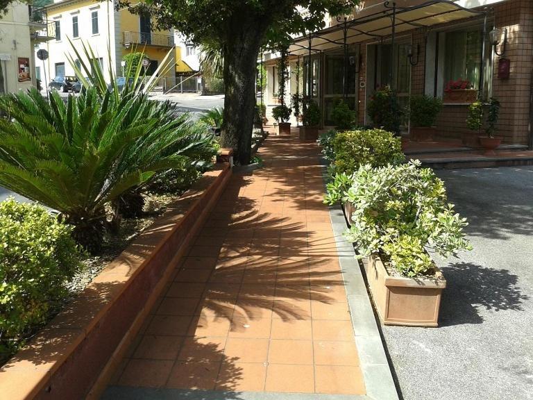 Hotel Casa Rossa Монтекатини Терме Екстериор снимка