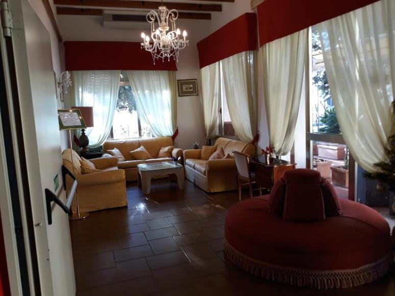 Hotel Casa Rossa Монтекатини Терме Екстериор снимка
