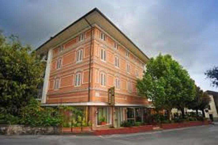 Hotel Casa Rossa Монтекатини Терме Екстериор снимка