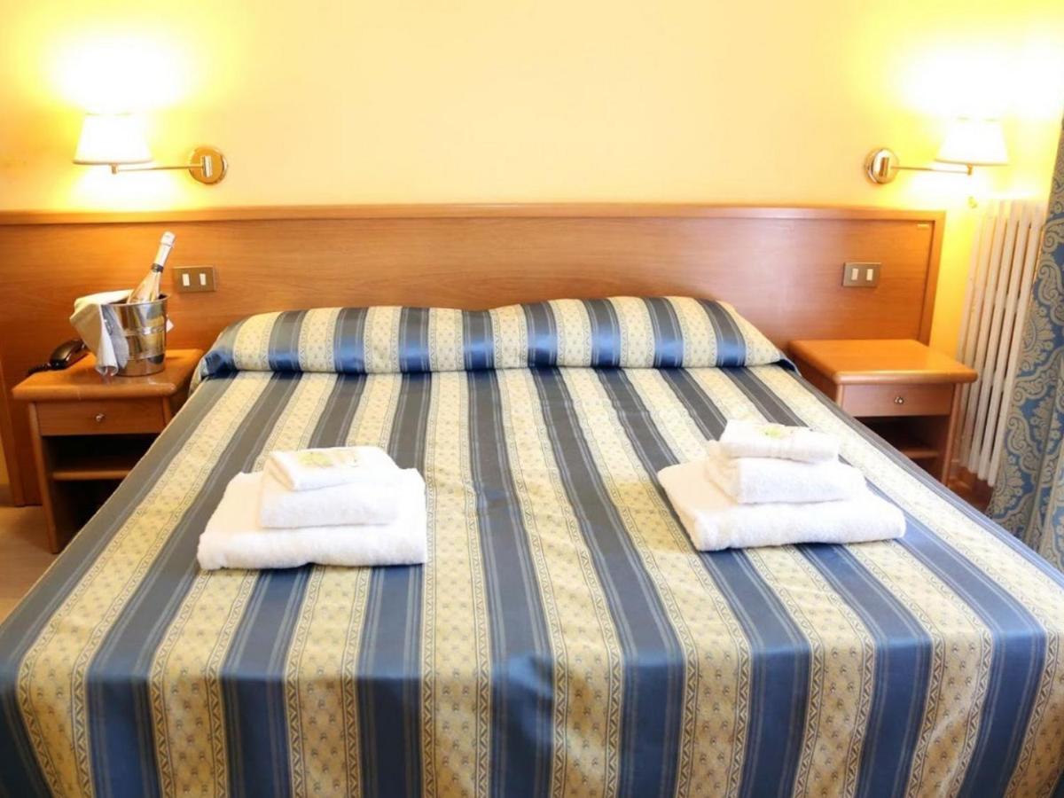 Hotel Casa Rossa Монтекатини Терме Екстериор снимка