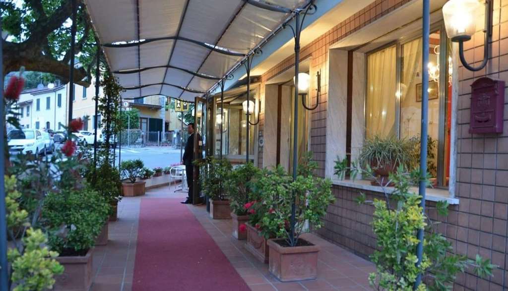Hotel Casa Rossa Монтекатини Терме Екстериор снимка